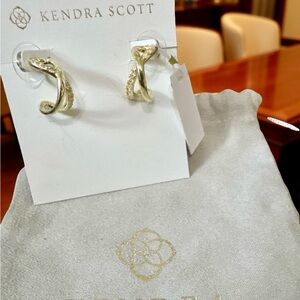 NWT Kendra Scott Annie Infinity Gold Huggie Earrings in White Crystal